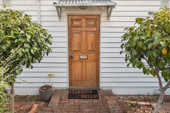 Irresistible Renovated 1840 Inner-City Cottage Χόμπαρτ
